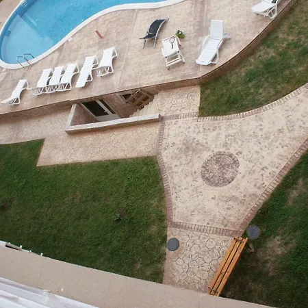 1 Bed In Sunny Day 6 Апартамент *