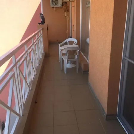 1 Bed In Sunny Day 6 Апартамент *