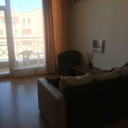 1 Bed In Sunny Day 6 Апартамент *